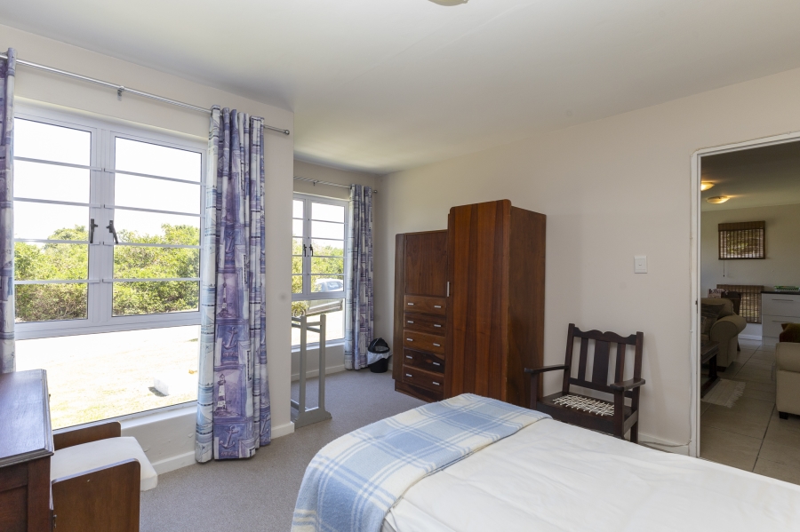 5 Bedroom Property for Sale in Kleinemonde Eastern Cape